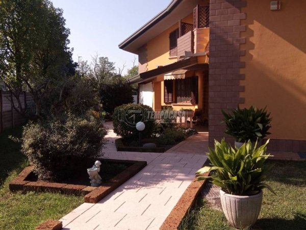 casa indipendente in vendita a Pogliano Milanese