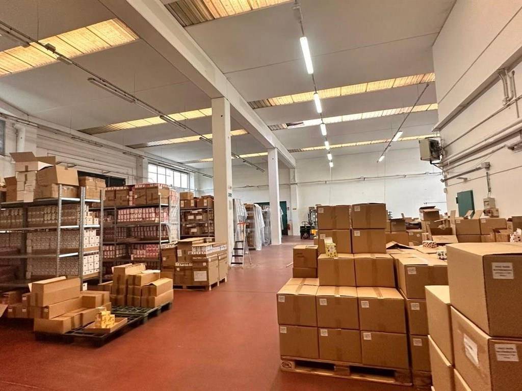 locale commerciale in vendita a Pogliano Milanese