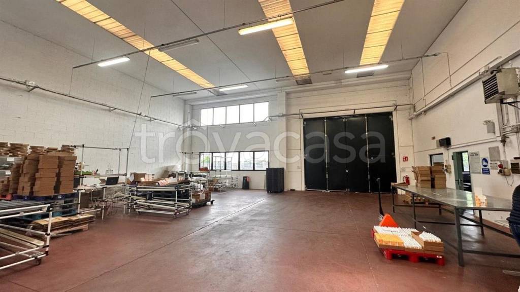 locale commerciale in vendita a Pogliano Milanese