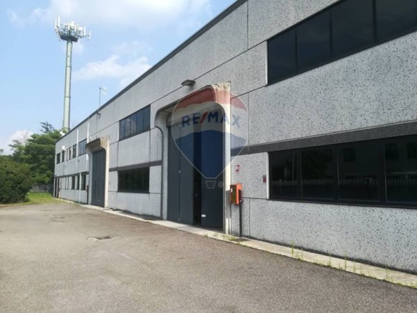 capannone in vendita a Pogliano Milanese