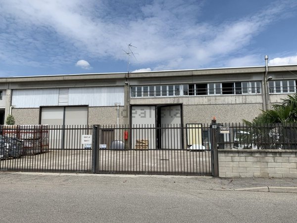 capannone in vendita a Pogliano Milanese