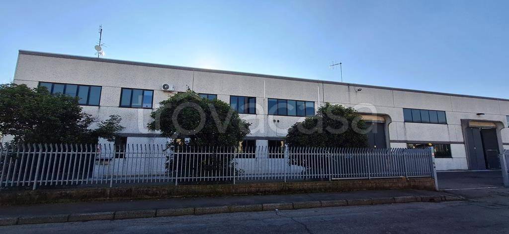 locale commerciale in vendita a Pogliano Milanese