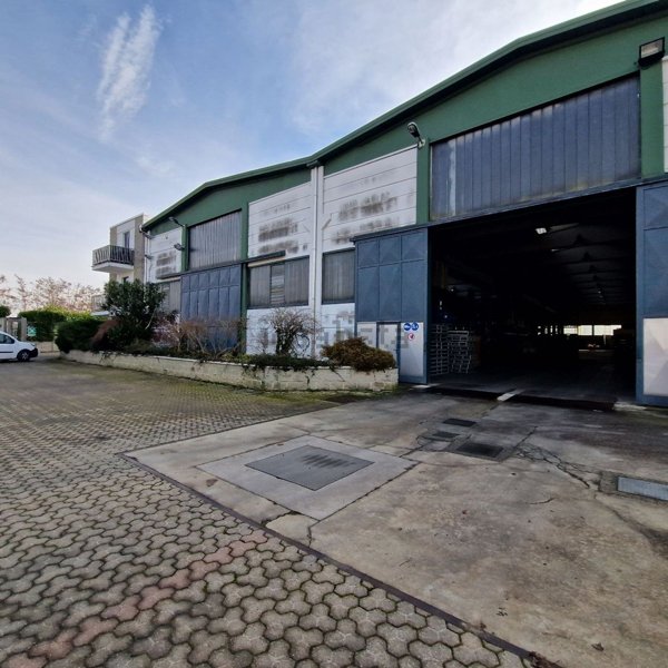 capannone in vendita a Pogliano Milanese