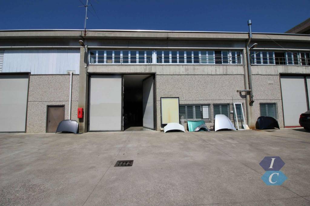 locale commerciale in vendita a Pogliano Milanese
