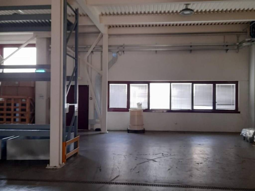 locale commerciale in vendita a Pogliano Milanese