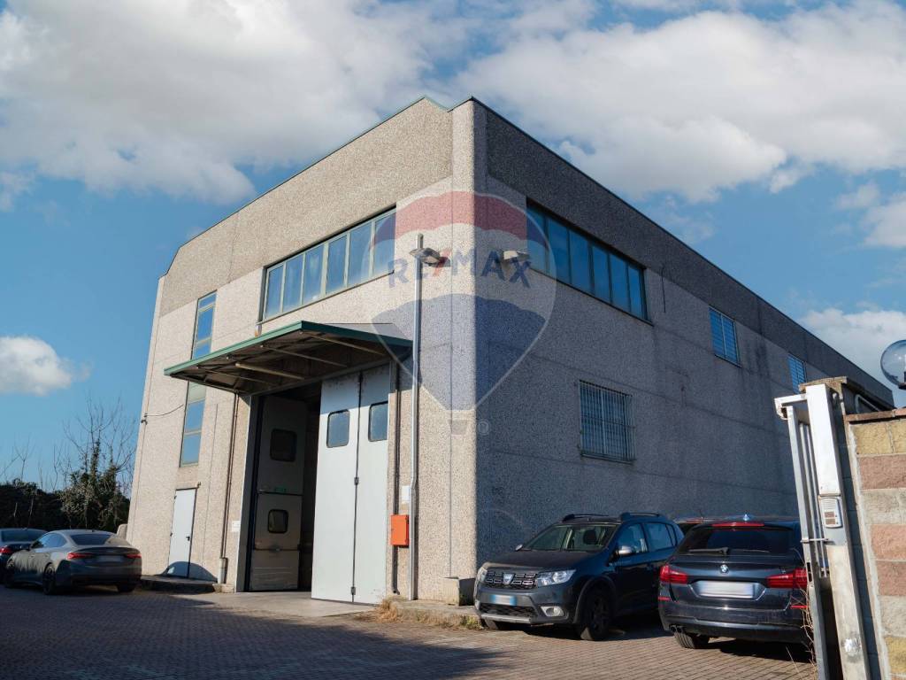 locale commerciale in vendita a Pogliano Milanese