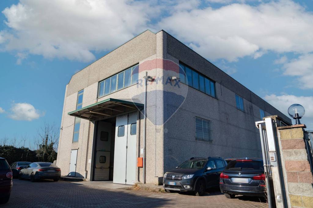 locale commerciale in vendita a Pogliano Milanese