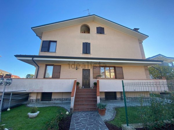 casa indipendente in vendita a Pogliano Milanese