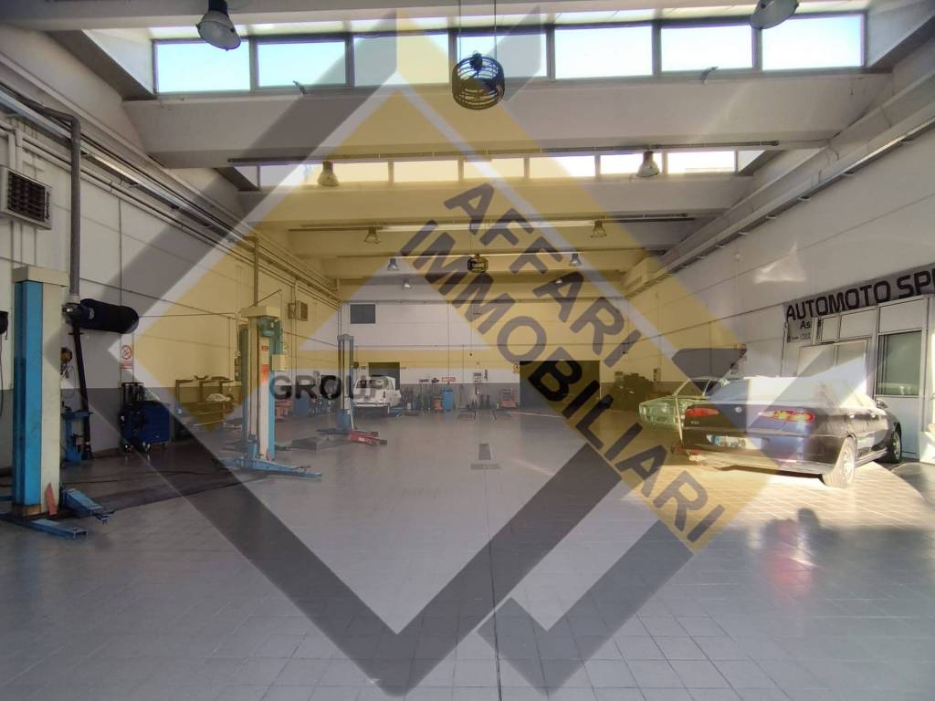 locale commerciale in vendita a Pogliano Milanese
