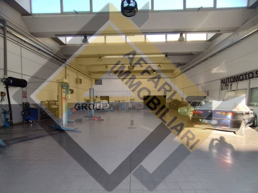 locale commerciale in vendita a Pogliano Milanese