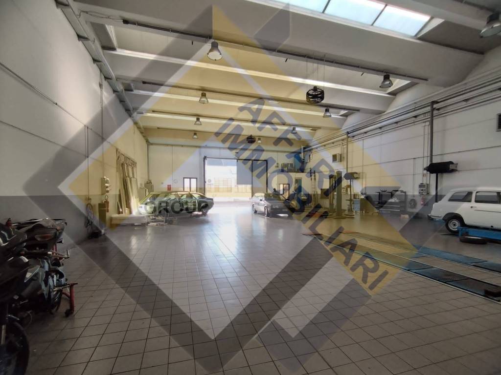 locale commerciale in vendita a Pogliano Milanese