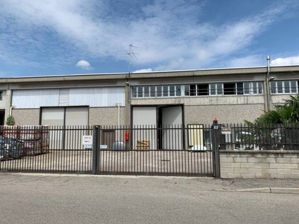 locale commerciale in vendita a Pogliano Milanese
