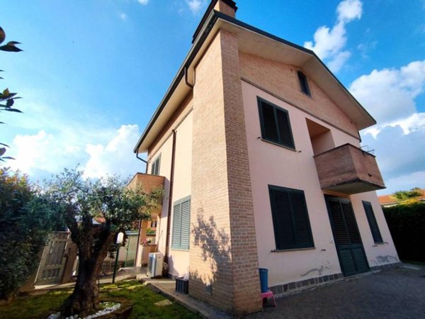casa indipendente in vendita a Pogliano Milanese