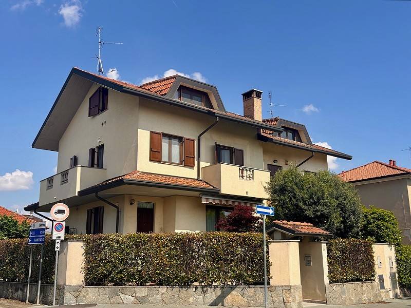 casa indipendente in vendita a Pogliano Milanese