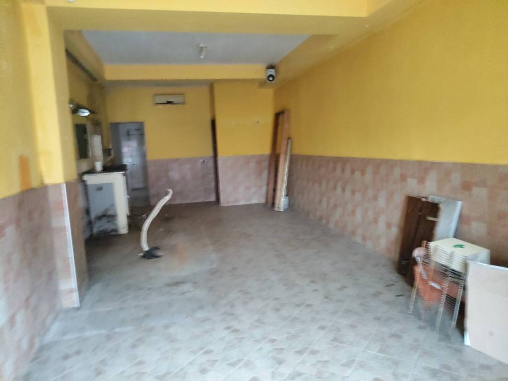 negozio in vendita a Pogliano Milanese