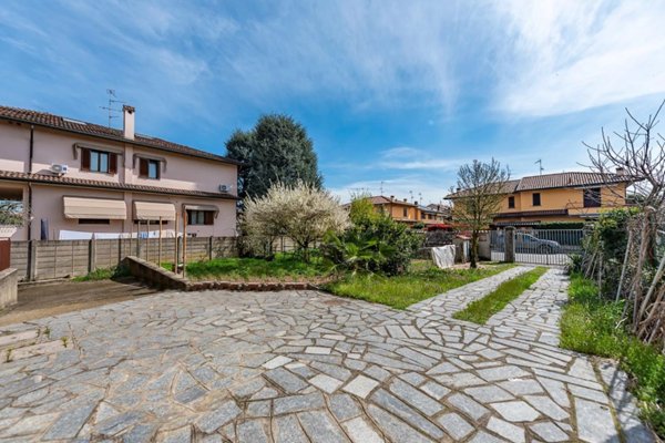 casa indipendente in vendita a Pogliano Milanese