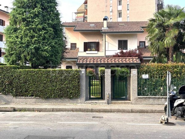 casa indipendente in vendita a Pogliano Milanese