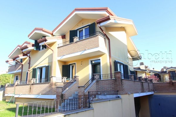 casa indipendente in vendita a Pogliano Milanese