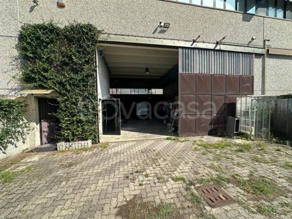 locale commerciale in vendita a Pogliano Milanese