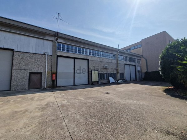 capannone in vendita a Pogliano Milanese