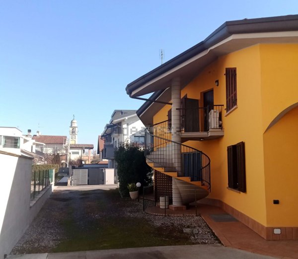 casa indipendente in vendita a Pogliano Milanese