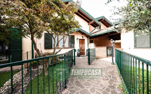 casa indipendente in vendita a Pogliano Milanese