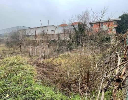 terreno edificabile in vendita a Pogliano Milanese