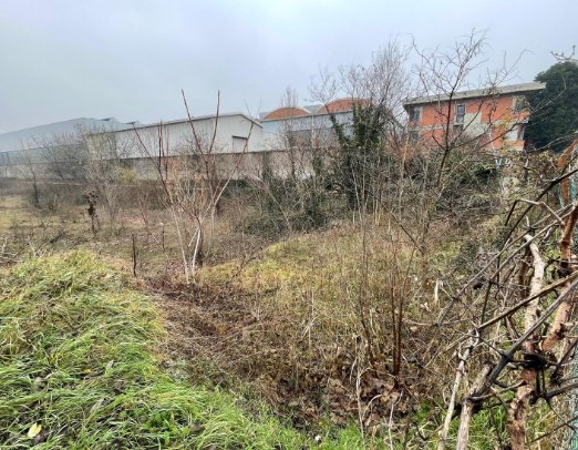terreno edificabile in vendita a Pogliano Milanese