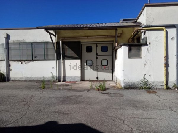 capannone in vendita a Pogliano Milanese