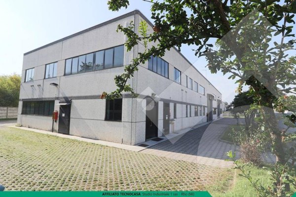 locale commerciale in vendita a Pogliano Milanese