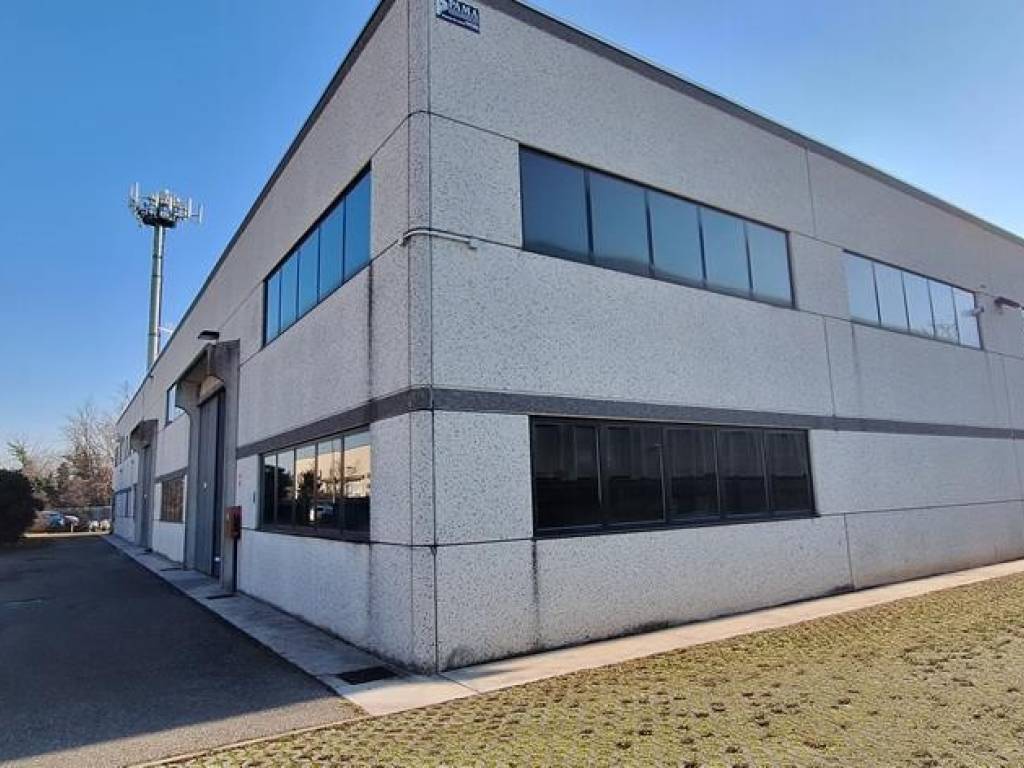 locale commerciale in vendita a Pogliano Milanese