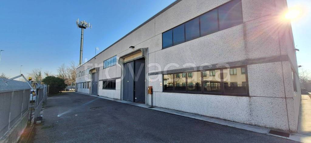 locale commerciale in vendita a Pogliano Milanese