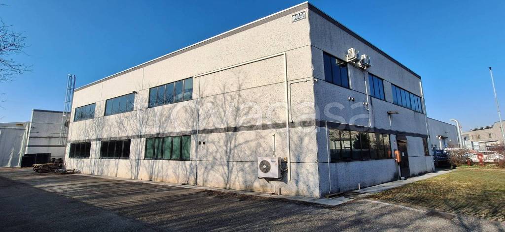 locale commerciale in vendita a Pogliano Milanese