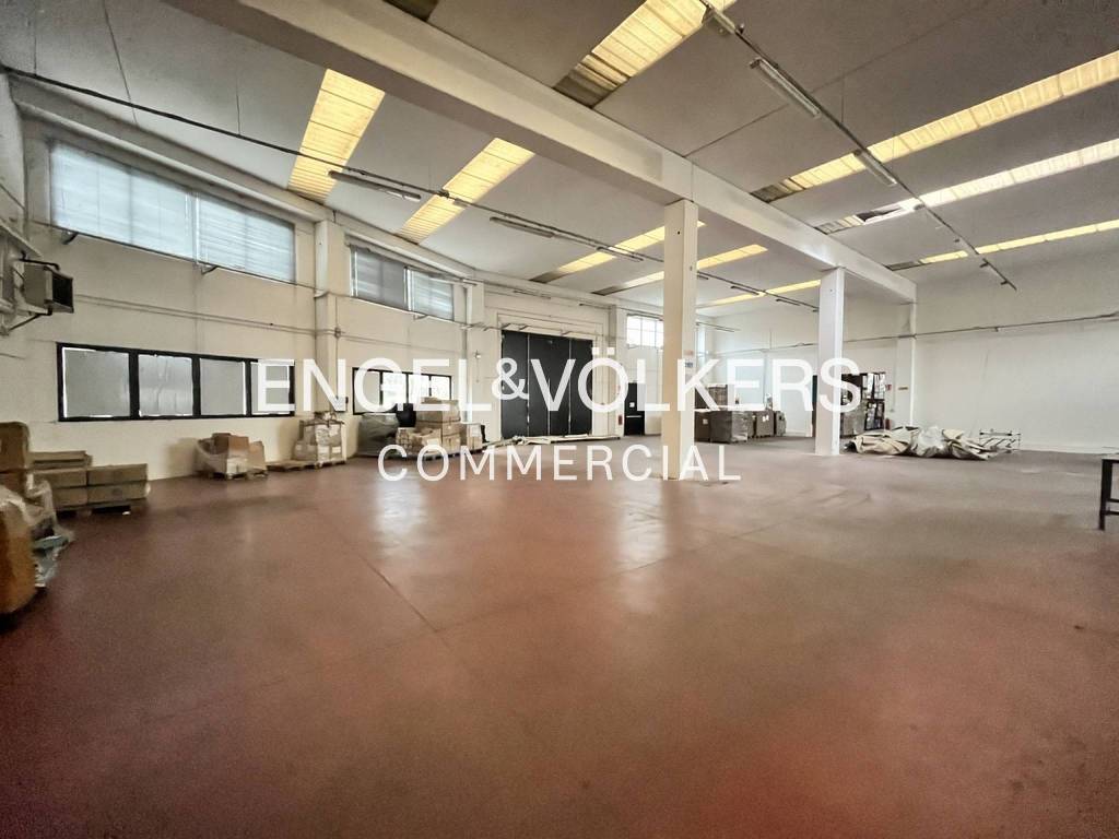 locale commerciale in vendita a Pogliano Milanese