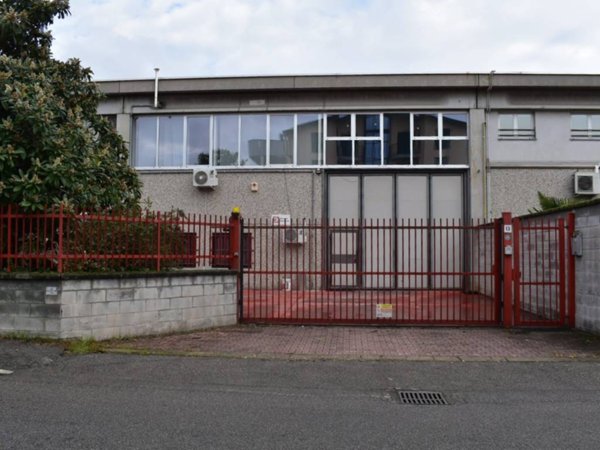 locale commerciale in vendita a Pogliano Milanese