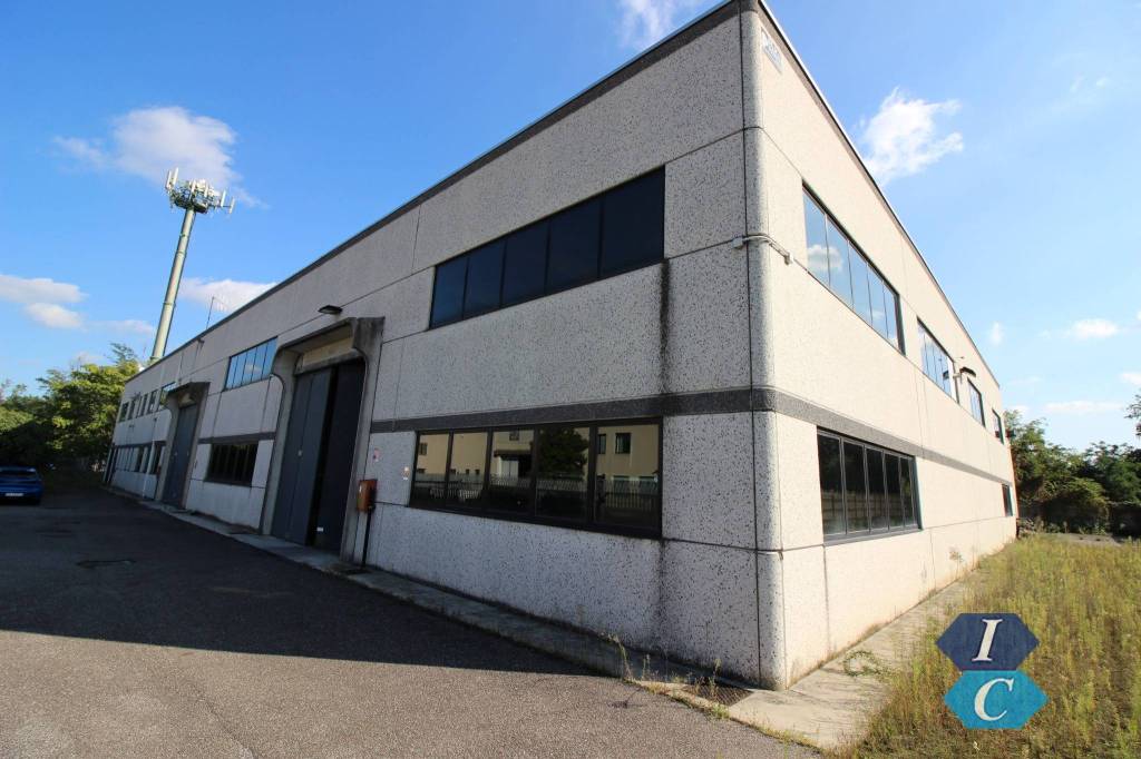 locale commerciale in vendita a Pogliano Milanese