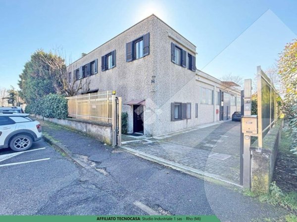 locale commerciale in vendita a Pogliano Milanese