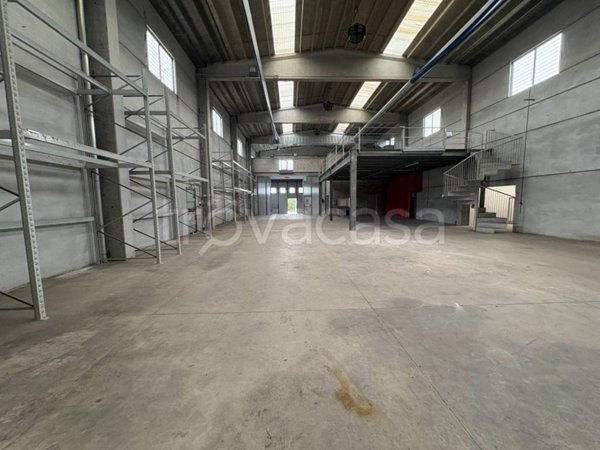 locale commerciale in vendita a Pogliano Milanese