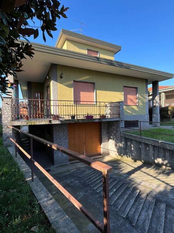 casa indipendente in vendita a Pogliano Milanese