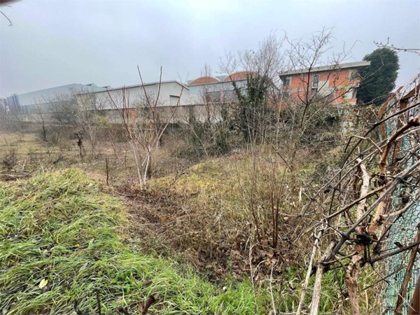 terreno edificabile in vendita a Pogliano Milanese