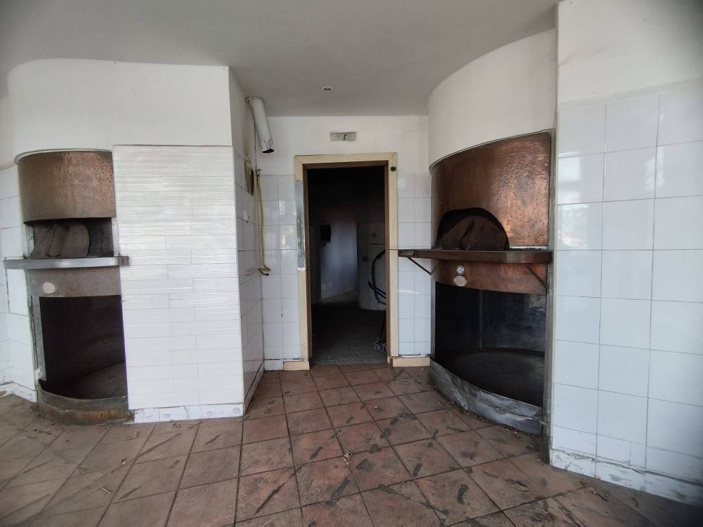 locale commerciale in vendita a Pogliano Milanese