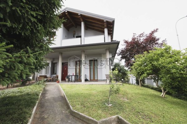 casa indipendente in vendita a Pogliano Milanese
