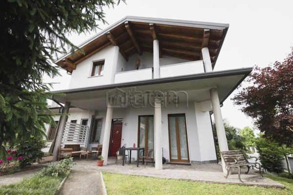 casa indipendente in vendita a Pogliano Milanese
