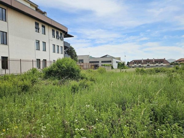 terreno edificabile in vendita a Pogliano Milanese