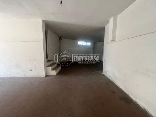 locale commerciale in vendita a Pogliano Milanese