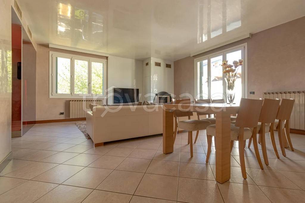 casa indipendente in vendita a Pogliano Milanese