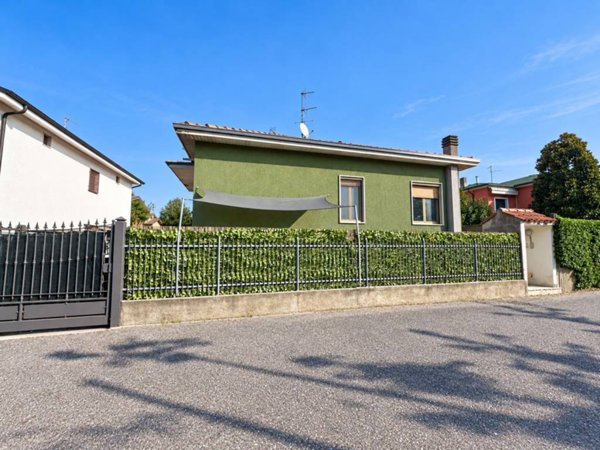 casa indipendente in vendita a Pogliano Milanese