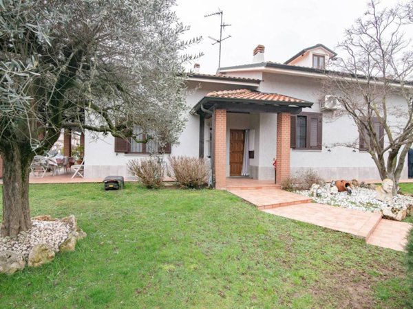 casa indipendente in vendita a Pozzo d'Adda in zona Bettola