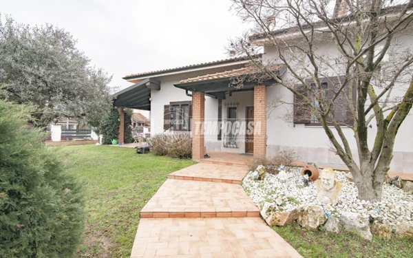 casa indipendente in vendita a Pozzo d'Adda in zona Bettola