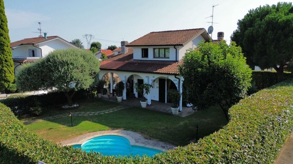 casa indipendente in vendita a Pozzo d'Adda in zona Bettola